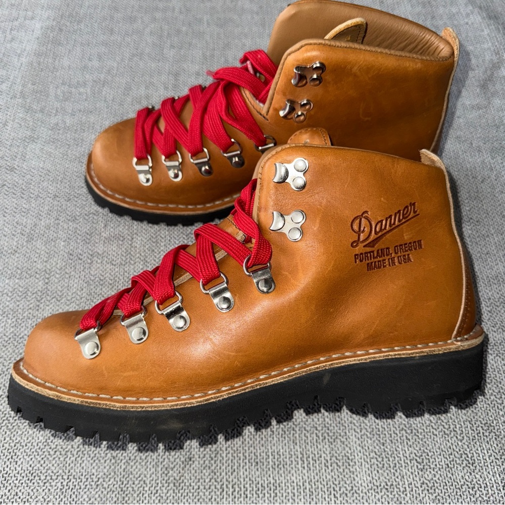 Danner Mountain Light Cascade Boots Brown Size 7.5 NWOB